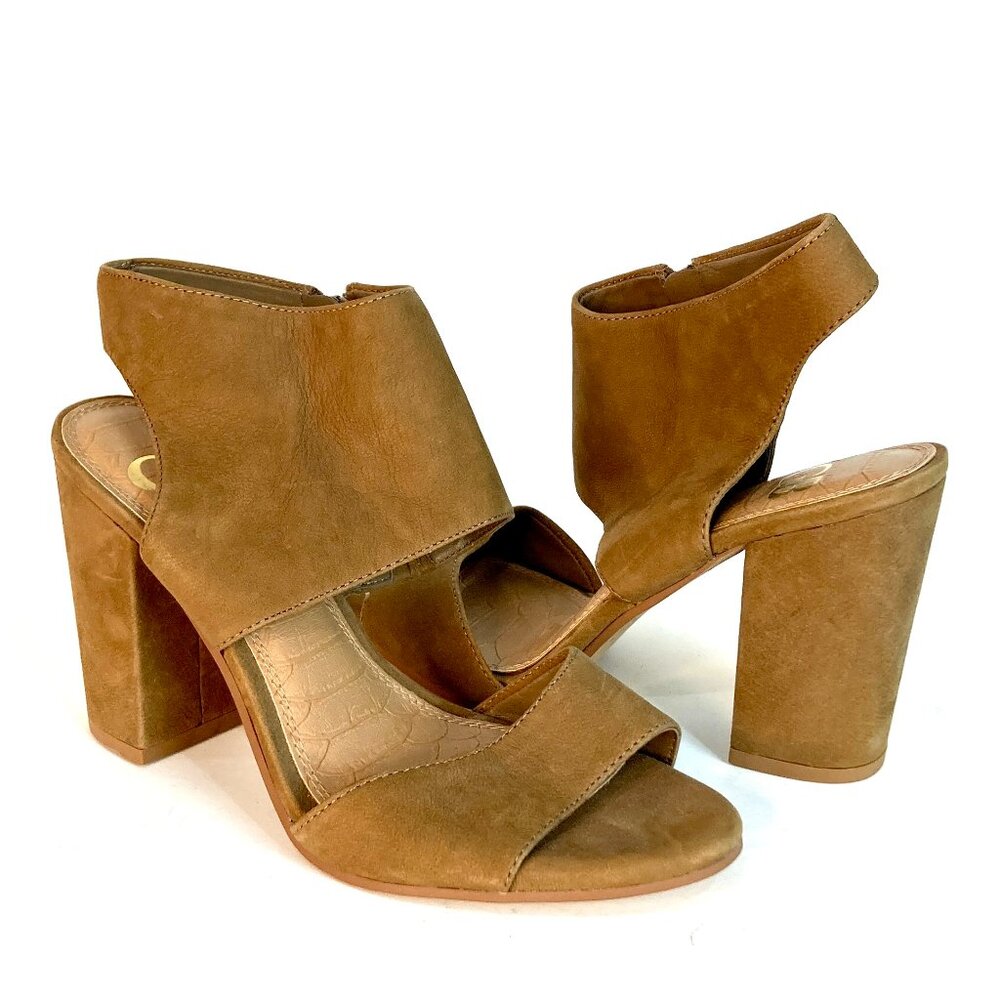 Brand New Gianni Bini Tan Suede Take Cover Ankle Strap Chunky Camel Heels Size 8
